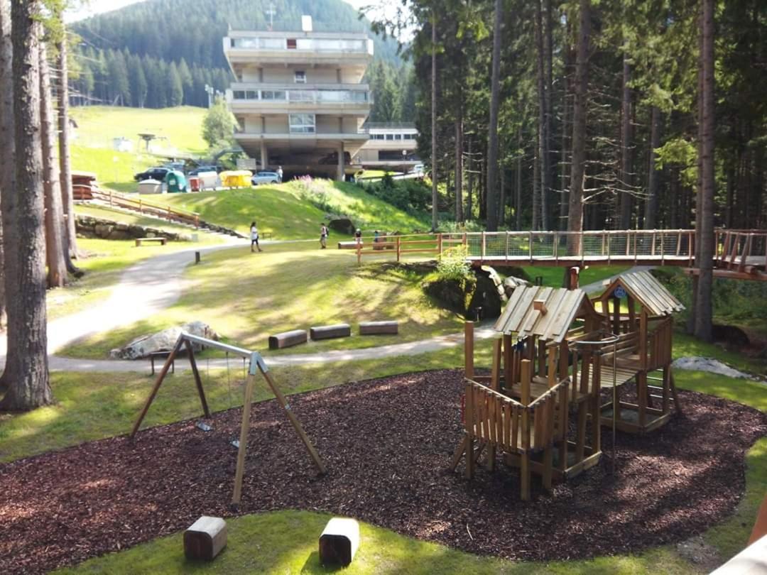Sul cucuzzolo Apartman Marilleva Kültér fotó